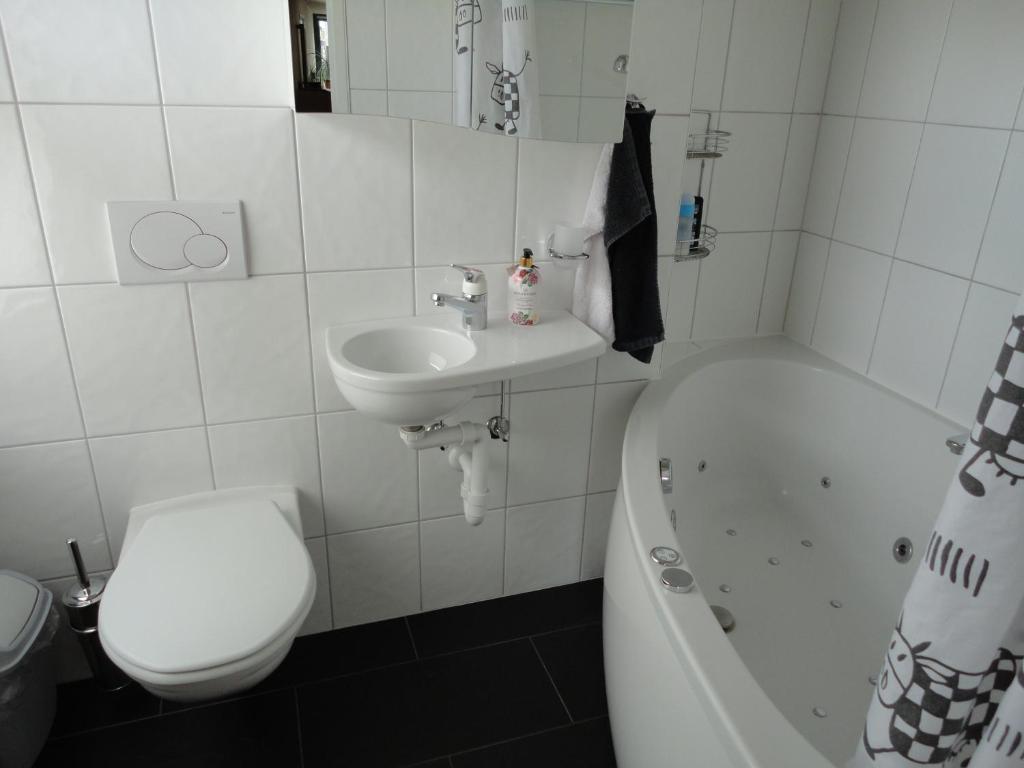 B & B Auf Dem Wolf, St. Jakob Basel Room photo